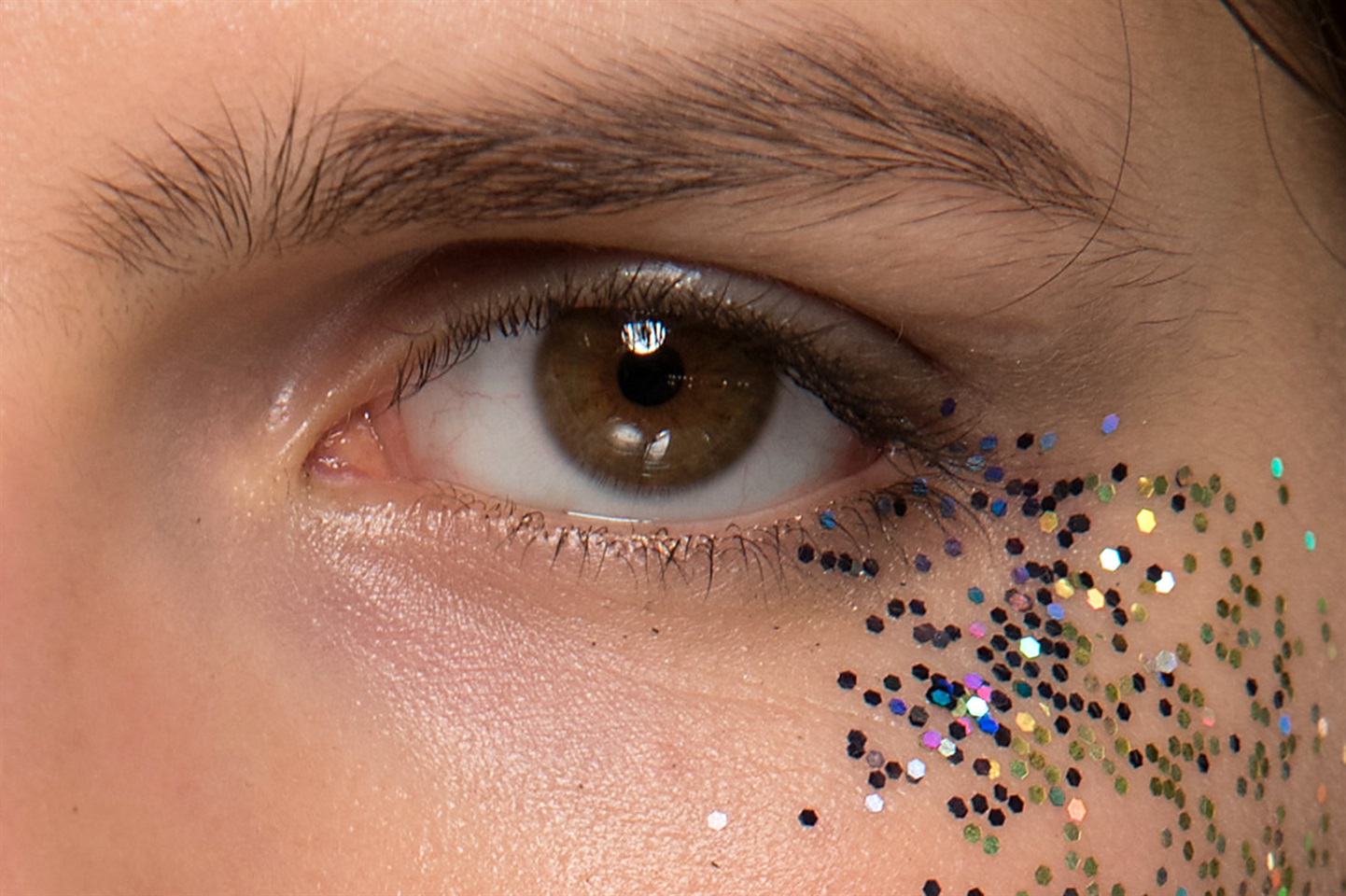 Effetto strobing bagliori di luce tra beauty e moda Glamour.it