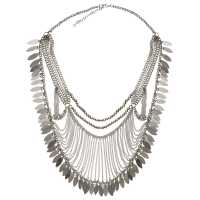 Collana in metallo con catene e foglie