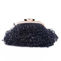 Clutch in nappa con chiusura in metallo dorato 