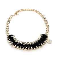 Collana a catena in metallo intrecciato con nastro di raso