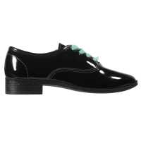 Stringate in vernice con lacci in organza