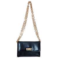 Borsa in pelle con tracolla a catena