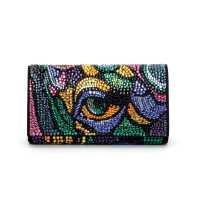 Pochette in camoscio ricoperta di cristalli multicolor