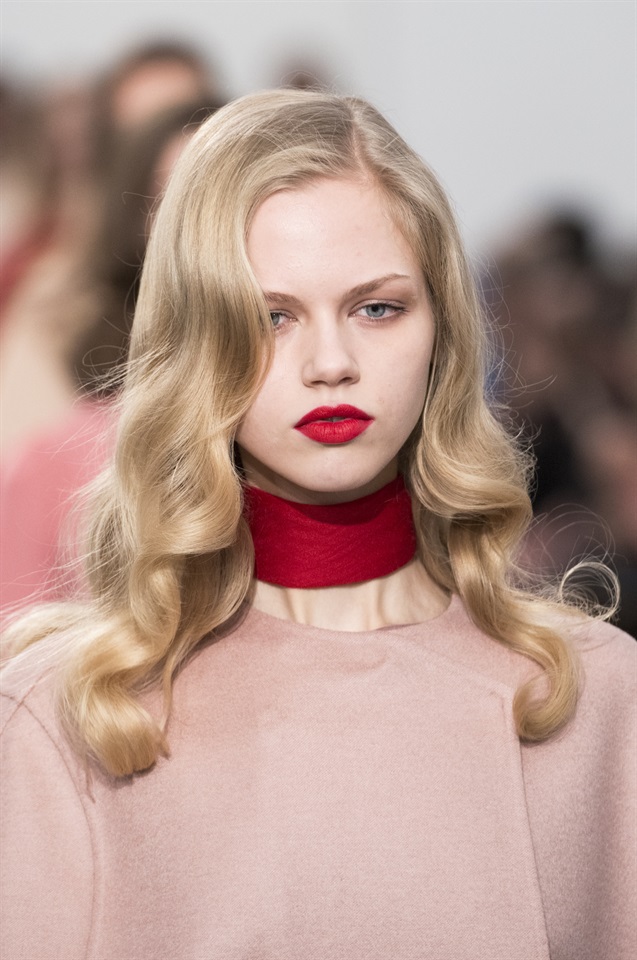 Effetto strobing bagliori di luce tra beauty e moda Vogue Italia