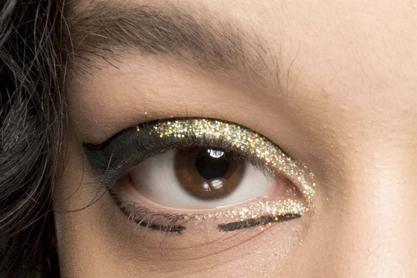 Effetto strobing bagliori di luce tra beauty e moda Glamour.it