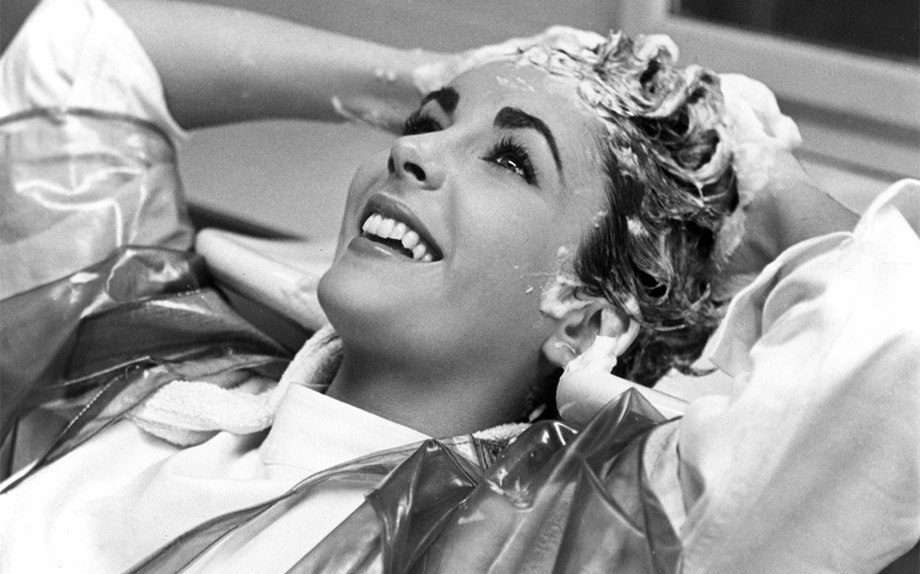Pausa pranzo: fatti uno shampoo Pausa pranzo: fatti uno shampoo