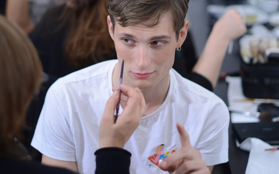 Per l’uomo, un pizzico di make up Per l’uomo, un pizzico di make up