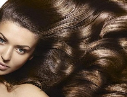 Come fare maschere per capelli con olio di un albero di tè