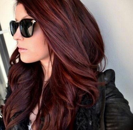 Castano mogano: il colore di capelli che non passa mai di moda! Colore rosso intenso e scuro