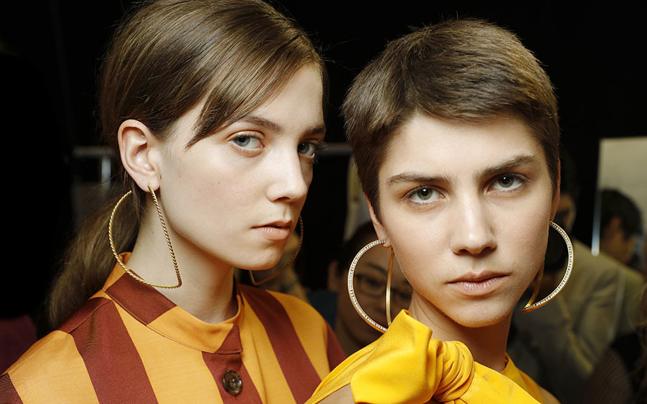 Look Mila Schon