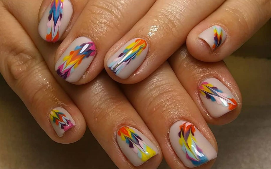 Instagram @fineoutlinenails